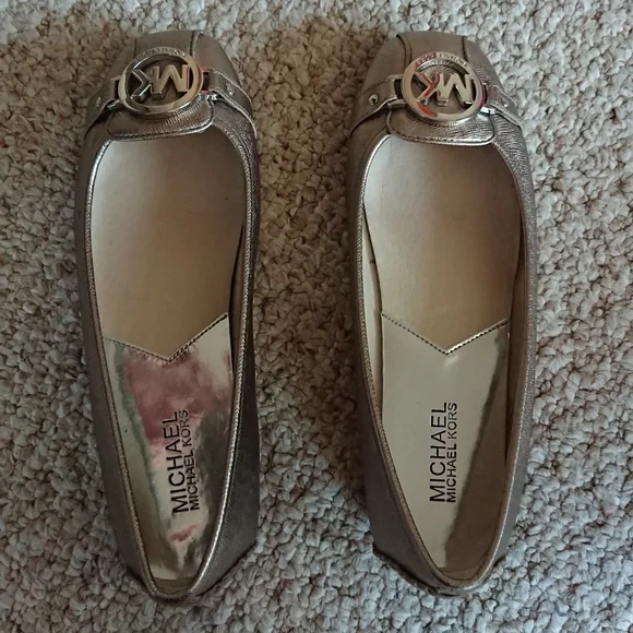 Michael Michael KORS "FULTON" Metallic SILVER MK logo Moccasins size 7M - Picture 3 of 12